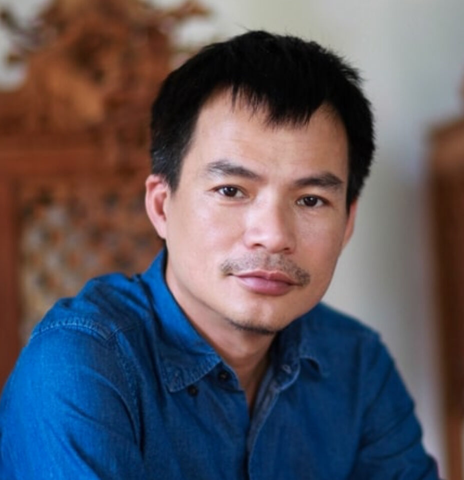 Bui Cong Khanh. Profile photo from the artist's website