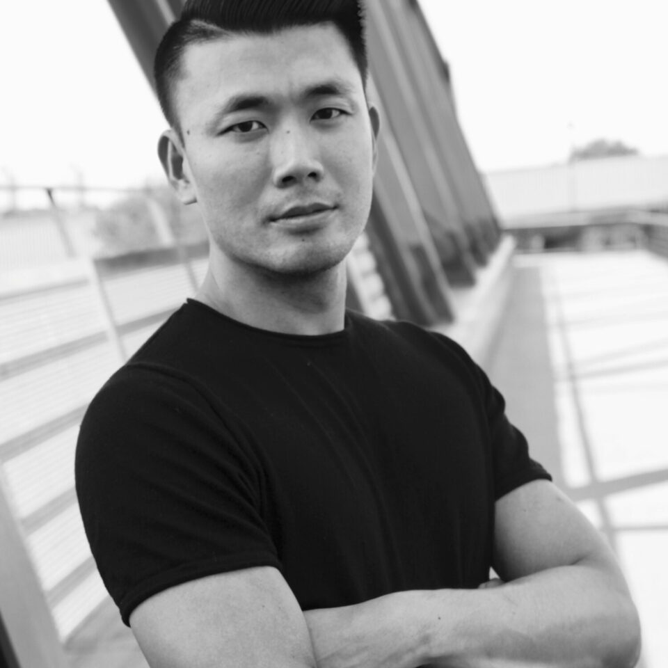 KV Duong. Profile photo from the artist's website